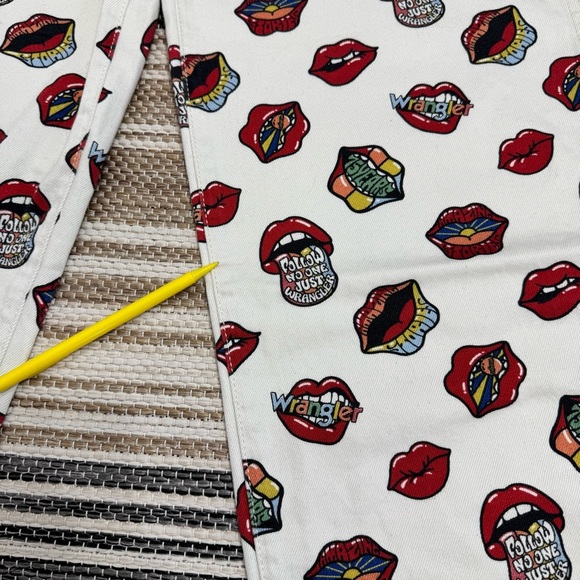 Wrangler Barrel 652 High Rise‎ Jeans Read My Lips Lip Print Cotton Size 25 x 31 - Picture 14 of 15